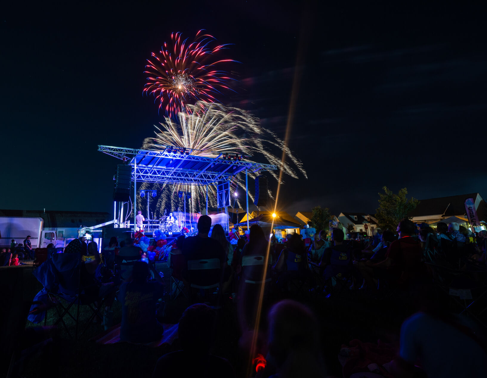 BR.redwhiteandboom.adv_2799 MJ.JPG